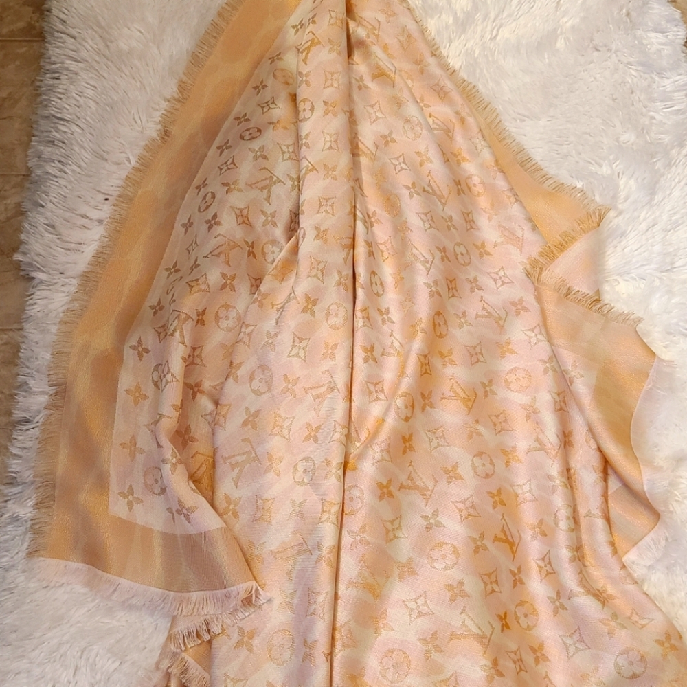 Louis Vuitton Monogram Leogram Shine Shawl